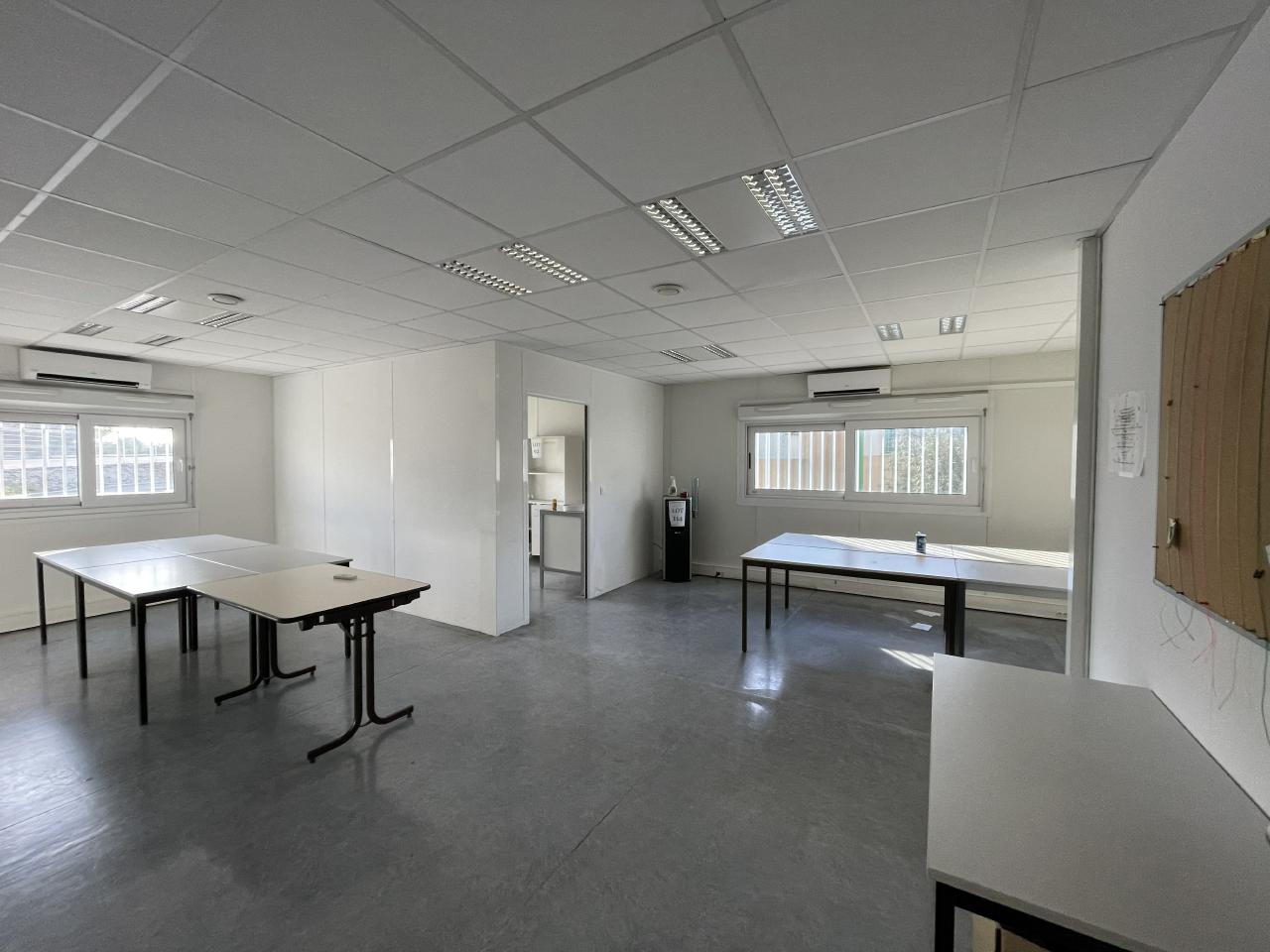 Local d'activité Châteauneuf-les-Martigues 988m² Vente local d'activité Châteauneuf-les-Martigues Bouches-du-Rhône OVACT2422576 1